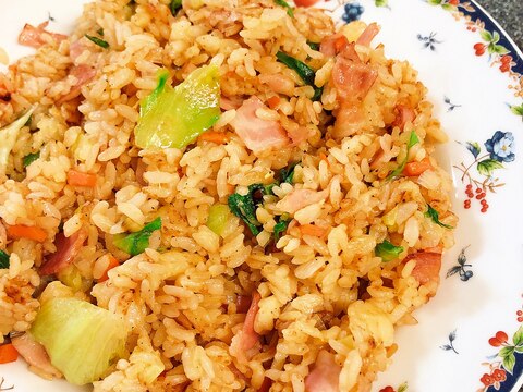 ハズレのない美味しさ！レタスとベーコンのチャーハン